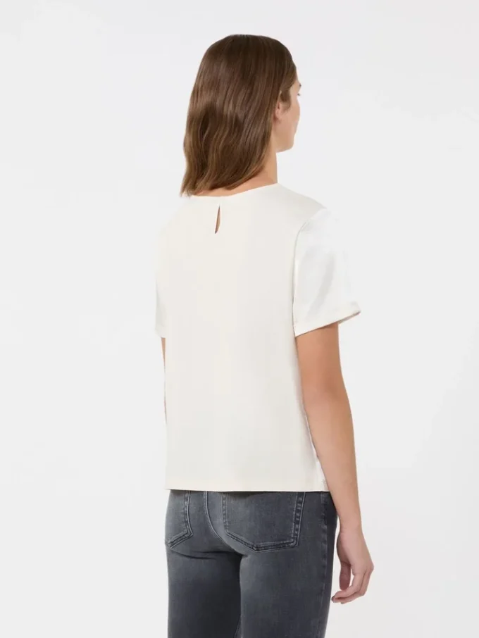 T-shirt i satin och jersey, ecru T-shirt i satin och jersey, ecru