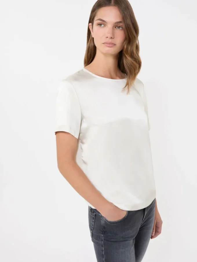 T-shirt i satin och jersey, ecru T-shirt i satin och jersey, ecru