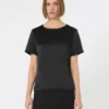 T-shirt i satin och jersey, svart T-shirt i satin och jersey, svart