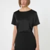 T-shirt i satin och jersey, svart T-shirt i satin och jersey, svart
