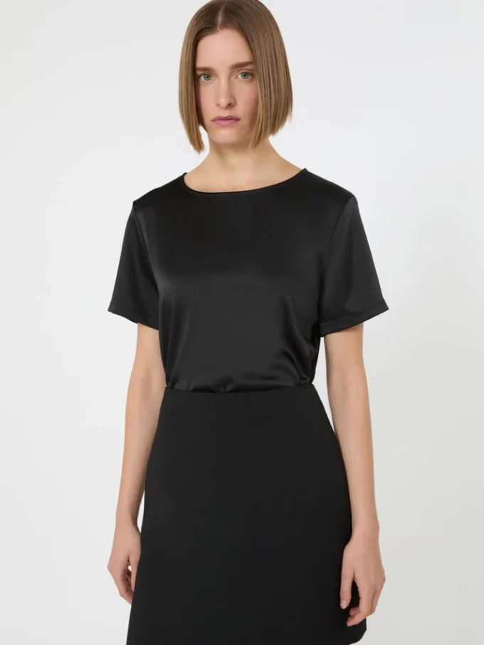 T-shirt i satin och jersey, svart T-shirt i satin och jersey, svart
