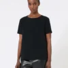 T-shirt i satin, svart T-shirt i satin, svart