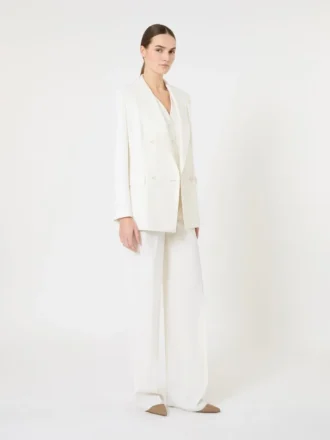 Tajt sittande blazer i ullkrepp, vit Tajt sittande blazer i ullkrepp, vit