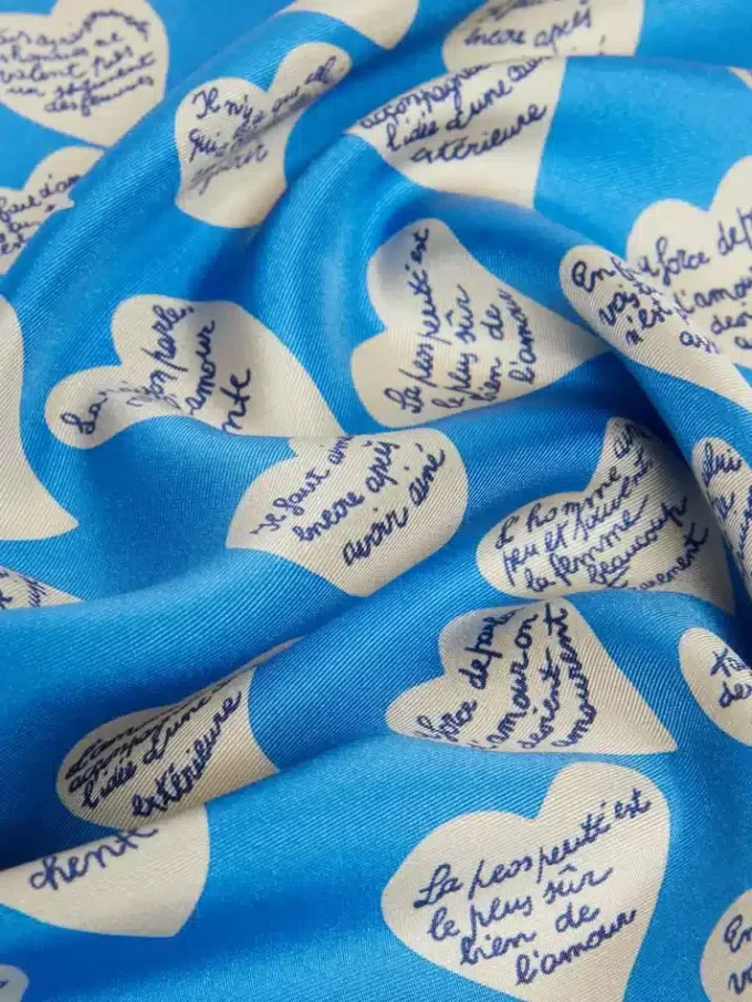Tryckt silkescarf, marinblå Tryckt silkescarf, marinblå