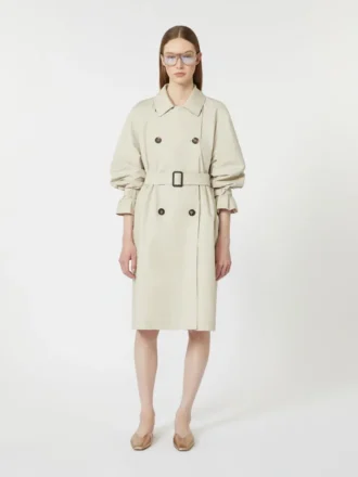 Vattenavvisande trenchcoat i twill med dubbelknäppning, naturfärgad
