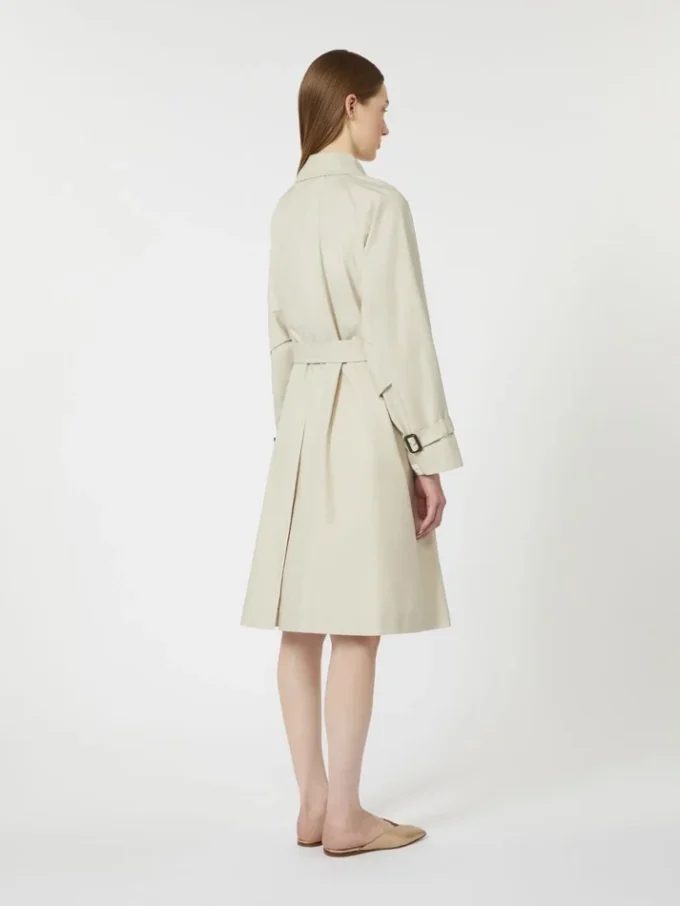 Vattenavvisande trenchcoat i twill med dubbelknäppning, naturfärgad Vattenavvisande trenchcoat i twill med dubbelknäppning, naturfärgad