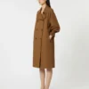 Vattenavvisande trenchcoat i twill med dubbelknäppning, tobaksfärgad Vattenavvisande trenchcoat i twill med dubbelknäppning, tobaksfärgad
