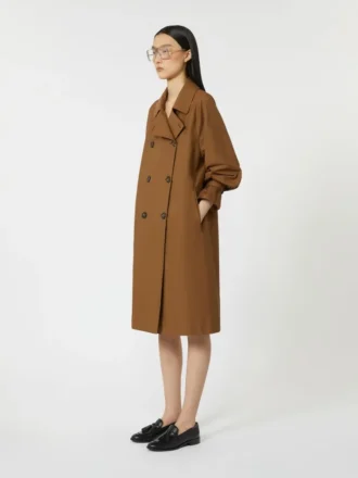 Vattenavvisande trenchcoat i twill med dubbelknäppning, tobaksfärgad