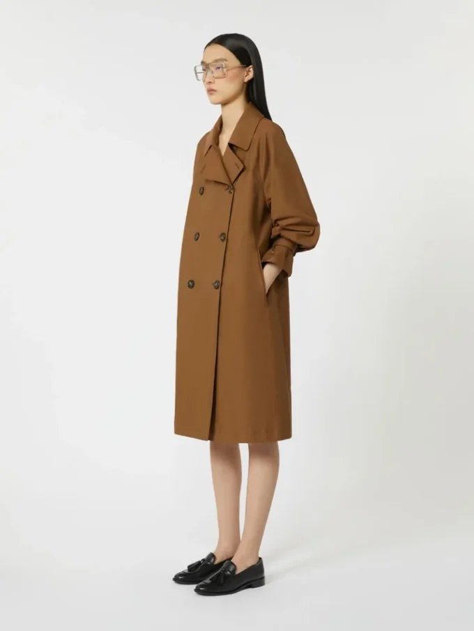 Vattenavvisande trenchcoat i twill med dubbelknäppning, tobaksfärgad Vattenavvisande trenchcoat i twill med dubbelknäppning, tobaksfärgad