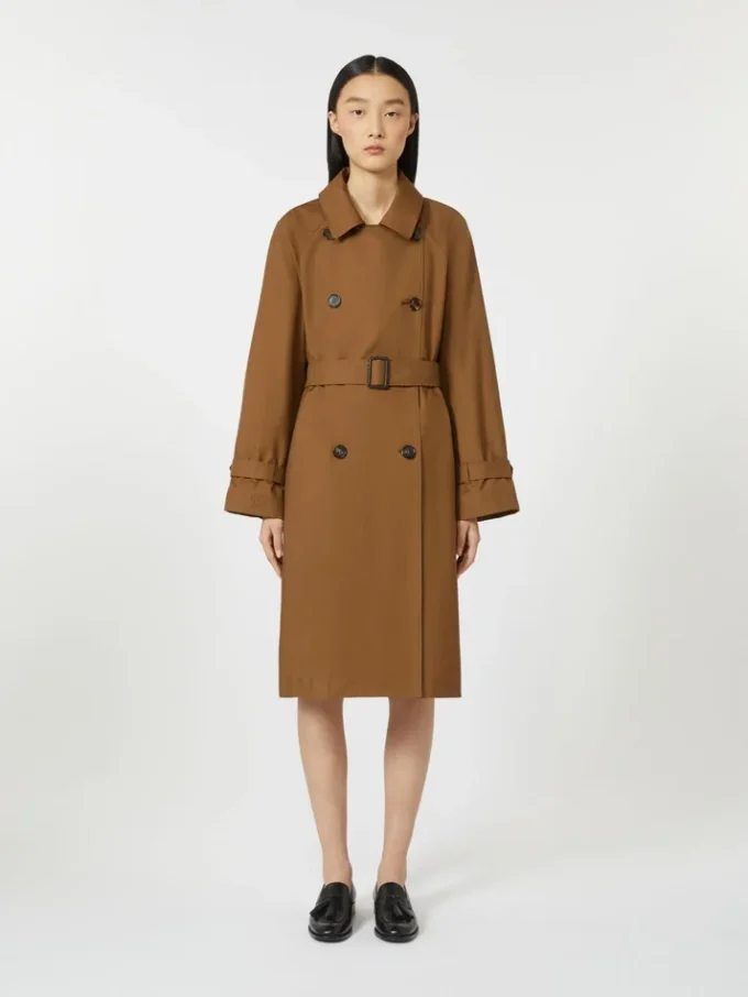 Vattenavvisande trenchcoat i twill med dubbelknäppning, tobaksfärgad Vattenavvisande trenchcoat i twill med dubbelknäppning, tobaksfärgad