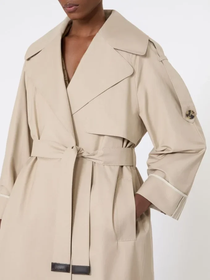 Överdimensionerad vattenavvisande trenchcoat i twill, sand Överdimensionerad vattenavvisande trenchcoat i twill, sand