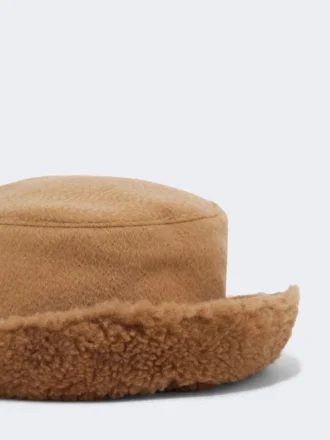 Vändbar cloche-hatt i kamel- och teddytyg, kamel Vändbar cloche-hatt i kamel- och teddytyg, kamel